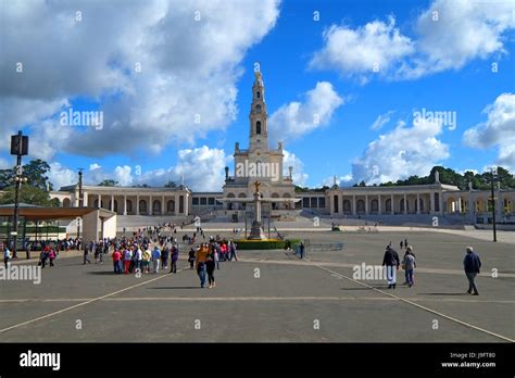 Fatima shrine portugal hi-res stock photography and images - Alamy