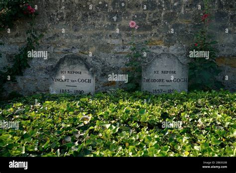 The grave of Vincent Van Gogh and Theo van Gogh in Auvers-sur-Oise cemetery.Auvers-sur-Oise ...