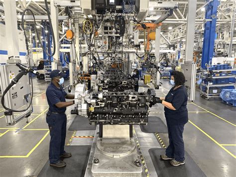 PACCAR celebrates 10 years of engine manufacturing in North America - CBW