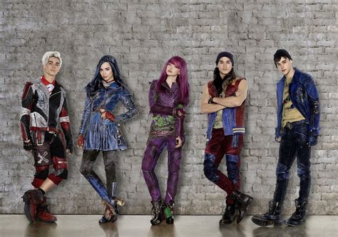 Disney's Descendants 2 – Behind-the-scenes - First News Live!