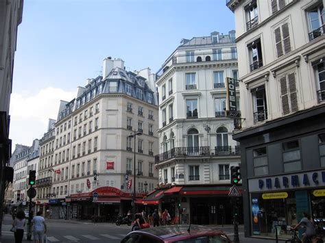 rue du Faubourg Montmartre | Street view, Street, Paris