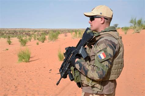 Un soldat français tué au Mali dans des combats contre des groupes armés