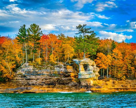 The Best Ways to Experience the Fall Season around Pictured Rocks : Pictured Rocks Kayaking