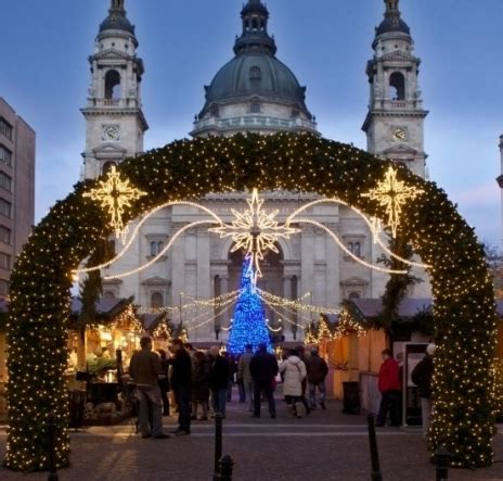 2012 Budapest Christmas Market at the St Stephen's Basilica - Budapest ...