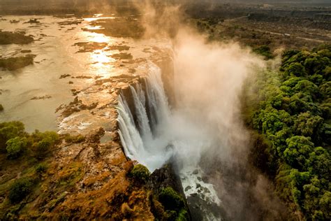 朝の光の中のビクトリア滝 アフリカの風景 | Beautiful Photo.net | 世界の絶景 美しい景色