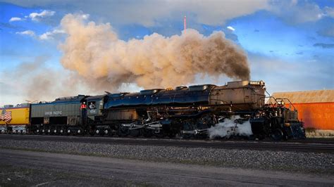 Big Boy 4014 Largest Steam Locomotive in the World Runs Again - YouTube