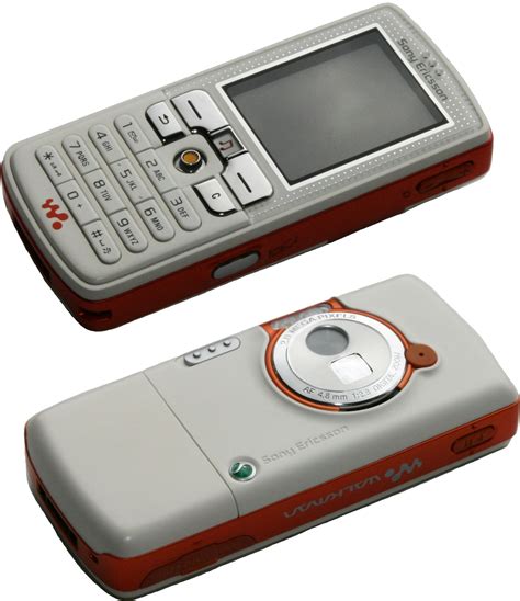 8 Iconic Cell Phone Designs From the Early 2000s | Architectural Digest