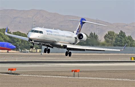 Skywest CRJ7 at Fort Wayne on Nov 19th 2020, smoke indication - AeroInside