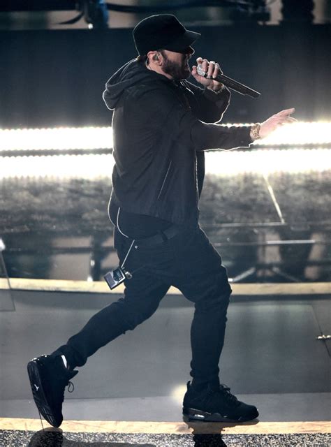 Eminem Surprises Oscars 2020 Crowd in All-Black Jordan Sneakers – Footwear News