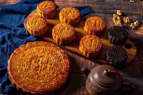 What Are Chinese Mooncakes? -2022 Detailed Answer | Son Of China