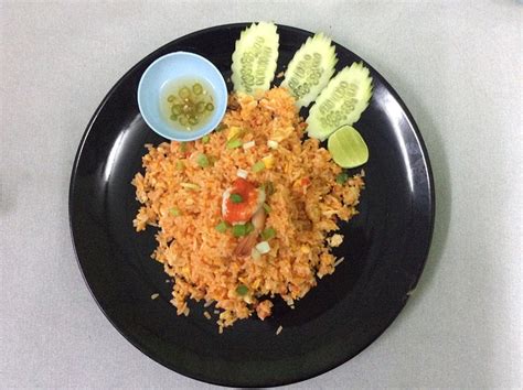 Thai Fried Rice with Egg, Garlic and Shrimp - Easy Thai Rice