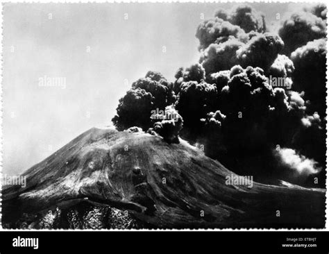 Mount vesuvius eruption 1944 Black and White Stock Photos & Images - Alamy