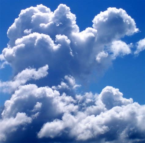 File:Cumulus clouds Montenegro.jpg - Wikimedia Commons