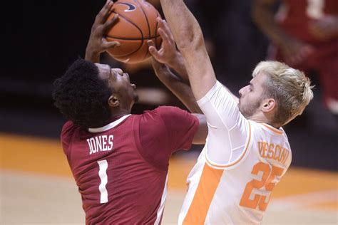 Alabama Men's Basketball Team Stuns #7 Tennessee - Alabama News