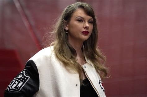 Taylor Swift attends Travis Kelce's Chiefs game on New Year's Eve