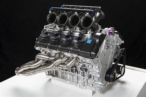 Volvo reveals V8 Supercar engine - Photos (1 of 6)