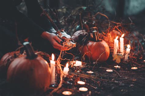 Three Samhain Rituals & Traditions for a Witchy Celebration