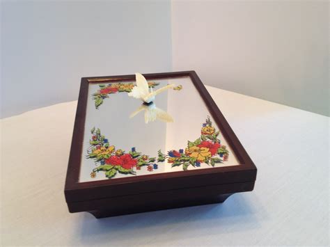 Vintage Butterfly Music Box Magnetic Butterfly Musical Love