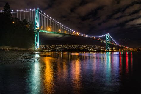 Lion's Gate bridge, last night at low tide : vancouver