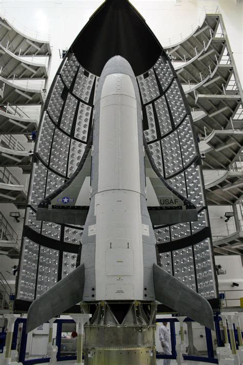 'Secret' X-37B spacecraft lands in California - English板 - Disp BBS