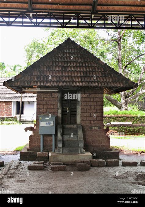 Rajarajeshwari temple in kerala - moplabutler