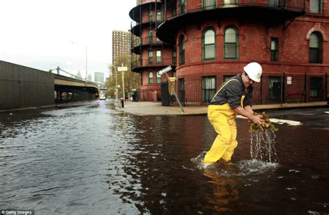 Hurricane Sandy 2012 pictures: FIFTY DEAD... and it's NOT over | Daily Mail Online