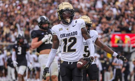 Colorado football Travis Hunter strikes Heisman pose at UCF