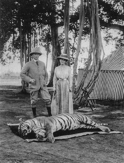 File:George Curzon with his wife posing with a hunted Bengal tiger, 1903.jpg - Wikimedia Commons