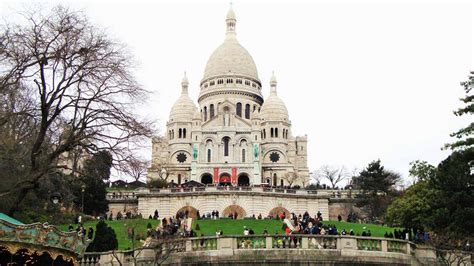 Montmartre Walking Tour in Paris, France - Friendly Local Guides