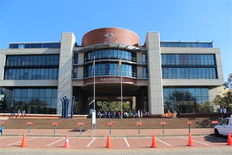 13 UJ students robbed at gunpoint on campus | Northcliff Melville Times