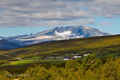 Hjerkinn Fjellstue & Snøhetta | Hjerkinn Fjellstue (mountain… | Flickr