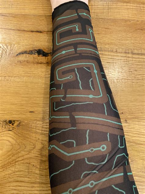 [TOTK] Gamestop is also giving out arm sleeves for pre-orders! : r/zelda