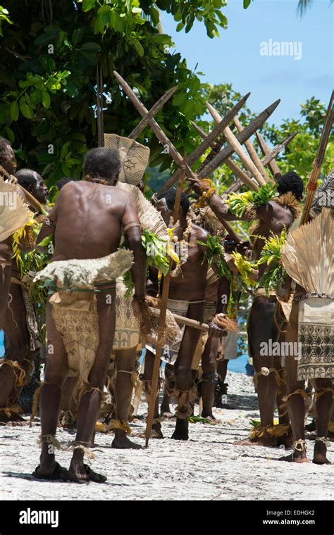 Solomon islands man traditional clothing hi-res stock photography and images - Alamy