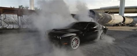 1,100 HP Dodge Challenger Hellcat Burnout May Be a World Record ...