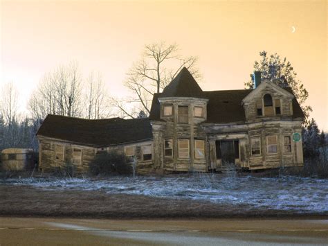 haunted houses in maine - Lisha Nugent