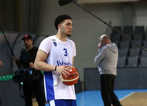 LiAngelo Ball Declares for the 2018 NBA Draft | Complex