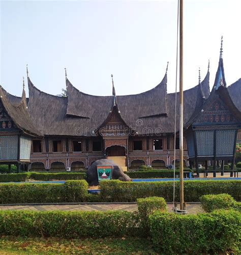 Rumah Gadang & X28;gadang House& X29; Stock Photo - Image of minangkabau, frequent: 262828730