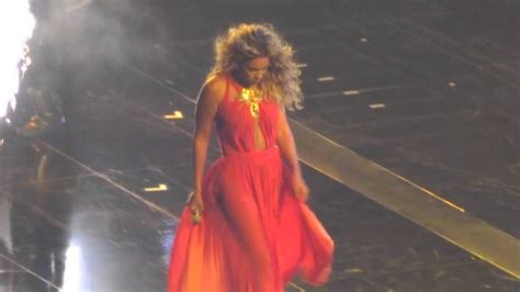 Freakum Dress (Live) | Beyoncé | October 23, 2013 - YouTube