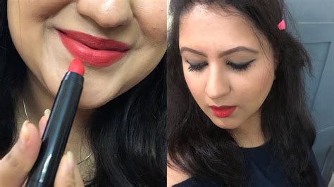 Lakme red lipstick review/ Kareena Kapoor Khan Lakme Absolute Pout Definer Red Seductress ...