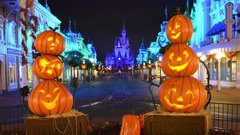 [100+] Disney Halloween Wallpapers | Wallpapers.com