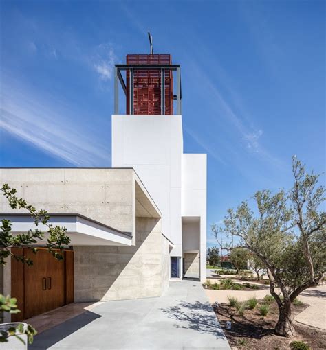 St. Thomas More Catholic Church / Renzo Zecchetto Architects | ArchDaily