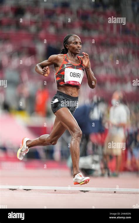 Hellen Obiri competing in the 10,000 meters of the 2020 Tokyo Olympics ...