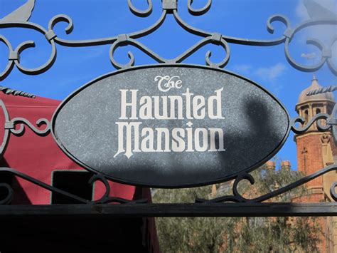 The Haunted Mansion - Walt Disney World - Me and the Mouse Travel