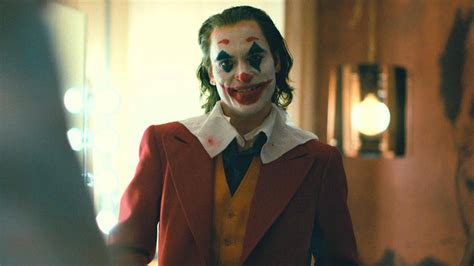 Joker Movie Review: Todd Phillips and Joaquin Phoenix Humanize Chaos