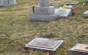 Paying a Visit to Eddie Rabbitt - Saving Country Music