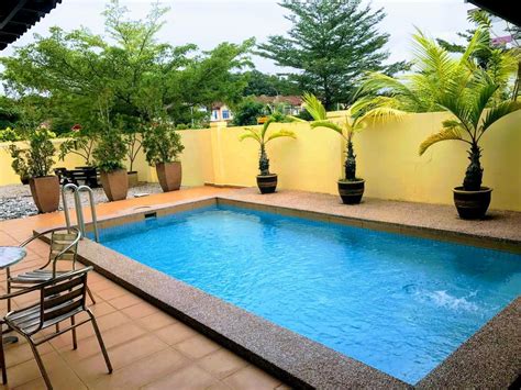 PRIVATE JACUZZI SWIMMING POOL HOUSE HOLIDAY HOME JOHOR BAHRU