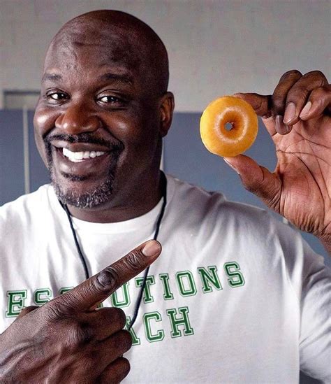 "Look How Big Shaq's Hands Is": 7'1 Giant Shaquille O'Neal Makes a ...