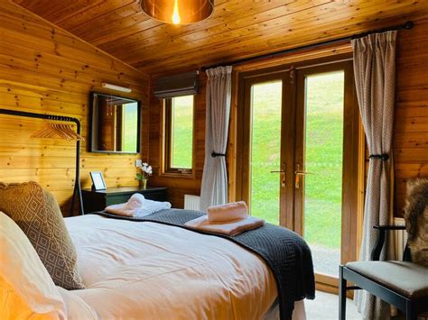 Top 6 Luxury Cabins In Wales, UK - Updated 2024 | Trip101