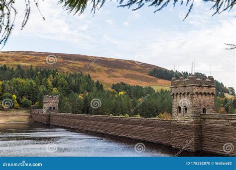 Derwent Dam in the Peak District Stock Photo - Image of peak ...