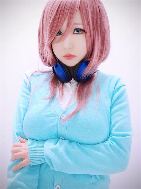 The Quintessential Quintuplets Miku Nakano cosplay af Chihiro - AnimeGuiden